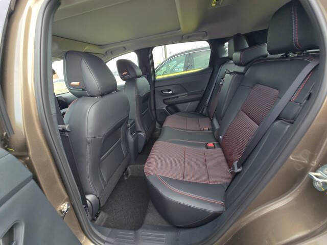 2025 Nissan Kicks SR