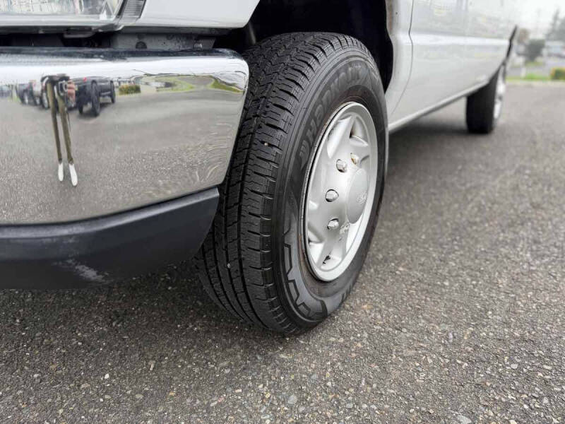 2012 Ford E-Series E-350 SD XLT