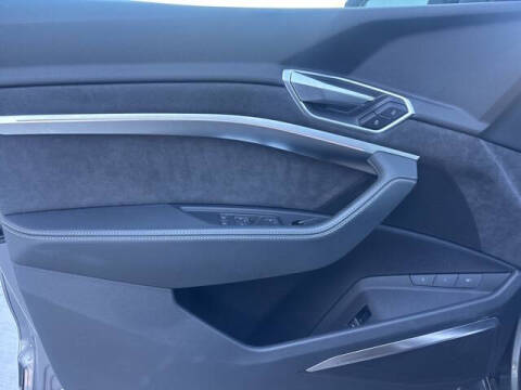 2021 Audi e-tron quattro Prestige