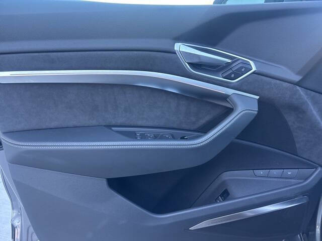 2021 Audi e-tron quattro Prestige