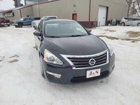 2014 Nissan Altima for sale at J & S Auto Sales in Thompson ND