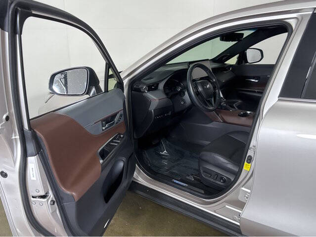 Used 2022 Toyota Venza Limited with VIN JTEAAAAH3NJ103969 for sale in Madison, WI