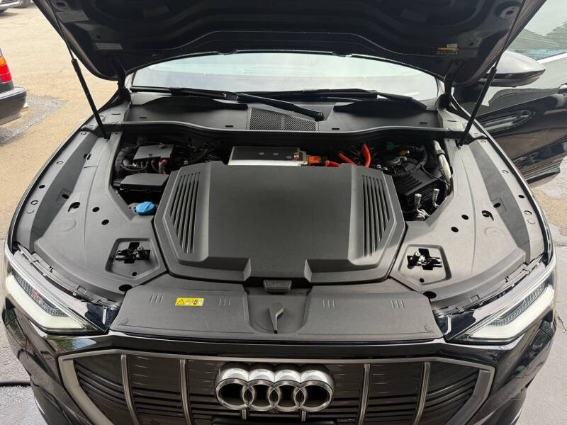 2019 Audi e-tron quattro Premium Plus