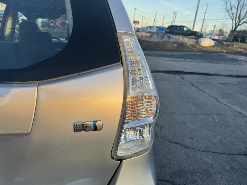 2012 Toyota Prius v Five