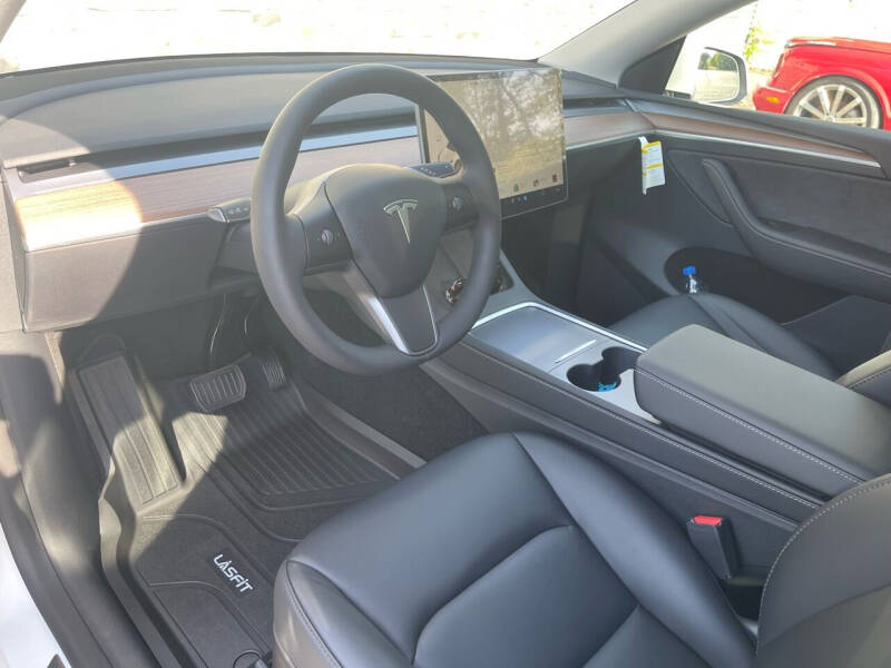 2022 Tesla Model Y Long Range photo 3