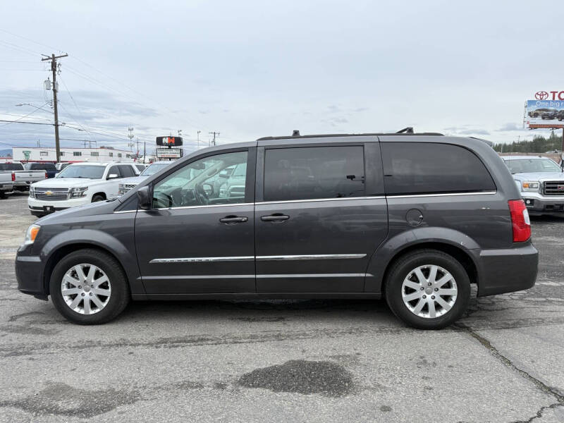2016 Chrysler Town and Country Touring