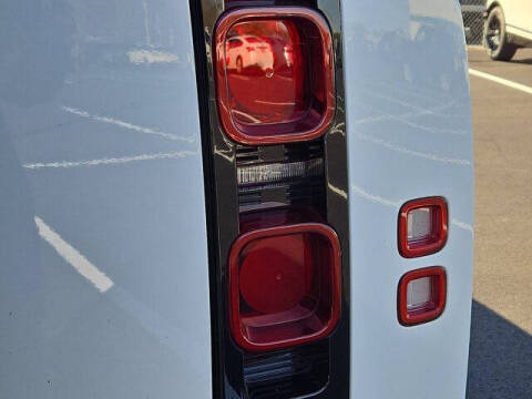 2024 Land Rover Defender 110 P400 X-Dynamic SE