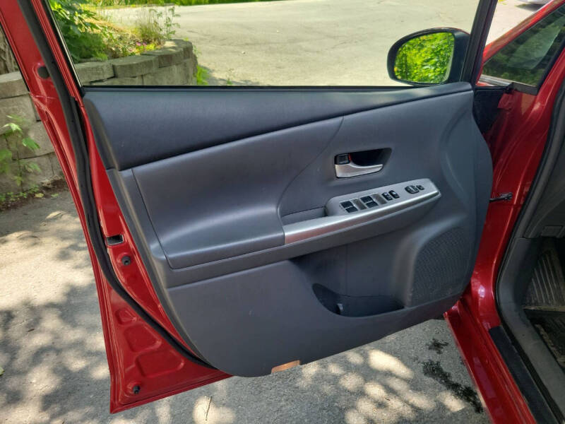 2013 Toyota Prius v Five