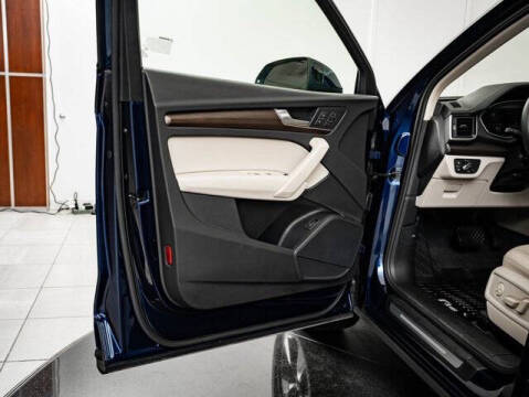 2025 Audi Q5 quattro Premium 40 TFSI