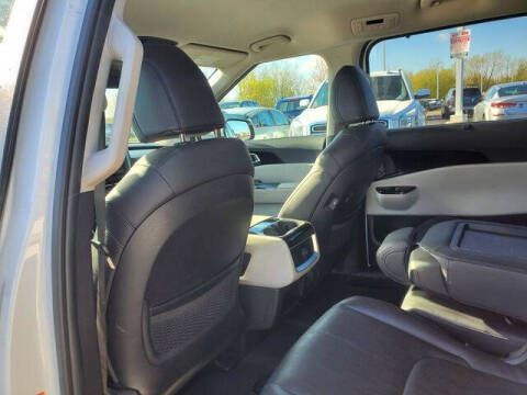 2023 Kia Carnival EX