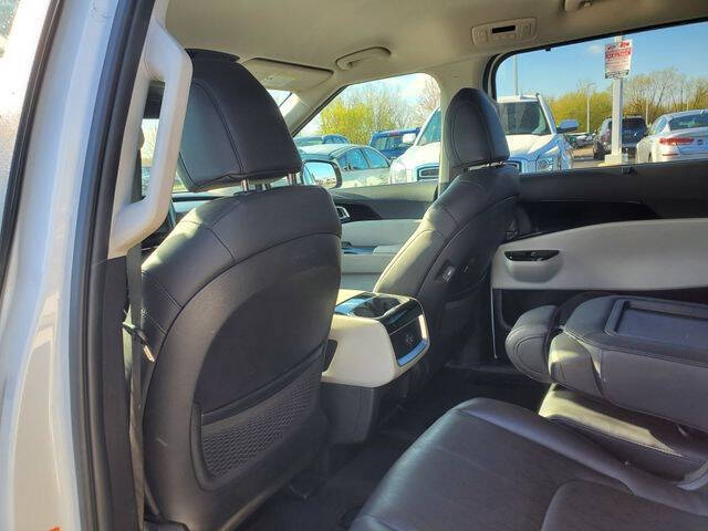 2023 Kia Carnival EX