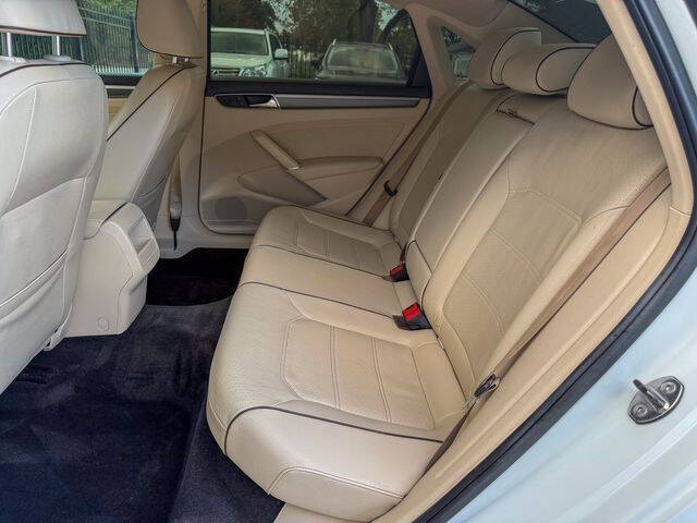 2017 Volkswagen Passat 1.8T R-Line