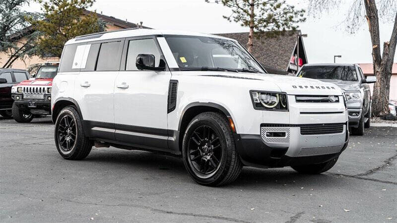 2024 Land Rover Defender S's photo