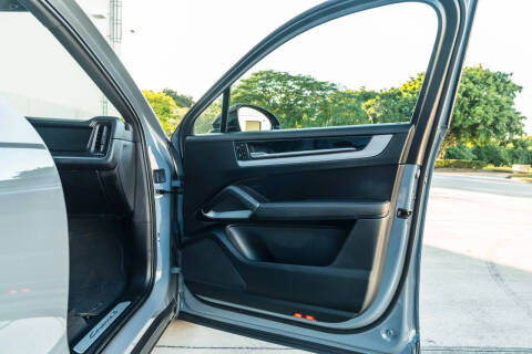 2024 Porsche Cayenne S Coupe