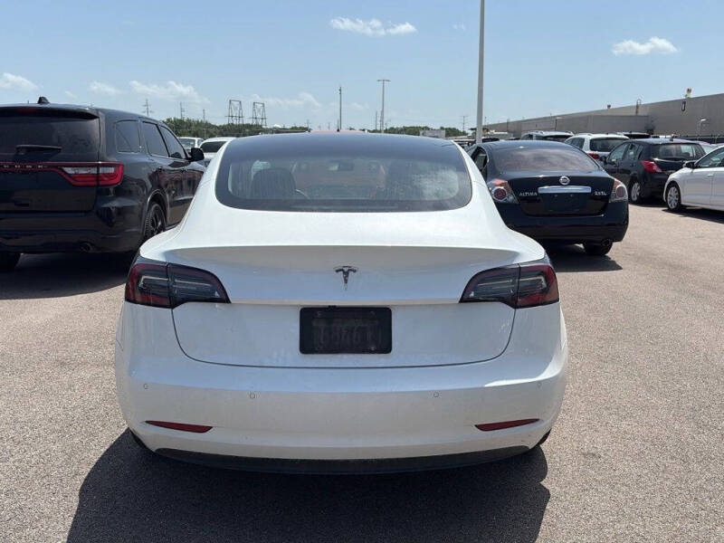2019 Tesla Model 3 Mid Range
