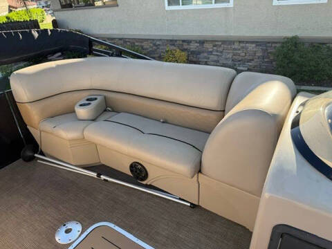 2019 Bentley 223 Lounger Tritoon