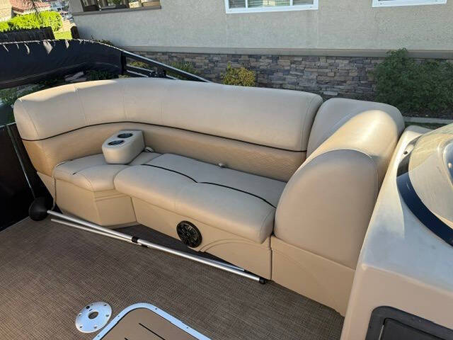 2019 Bentley 223 Lounger Tritoon