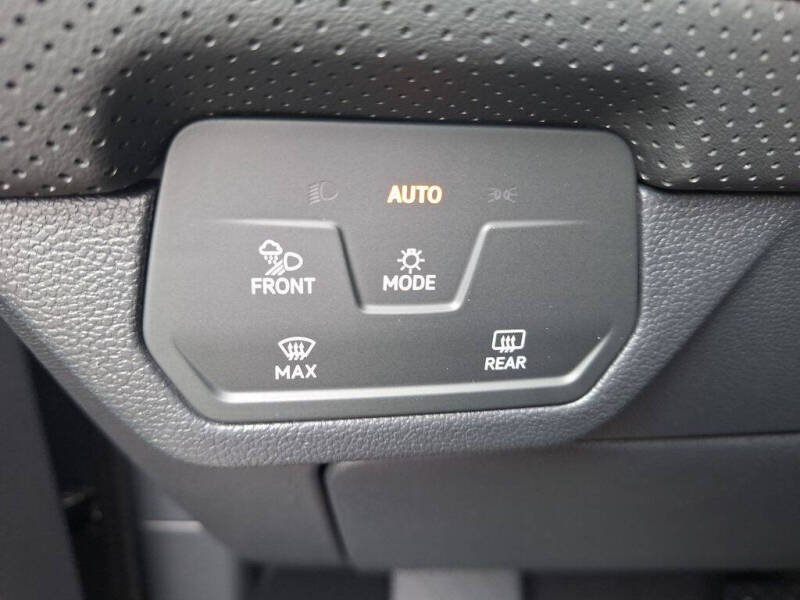 2025 Volkswagen Atlas SE