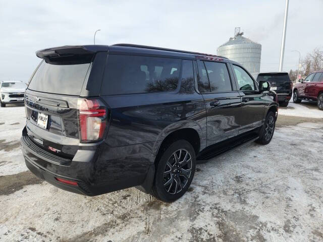2023 Chevrolet Suburban RST