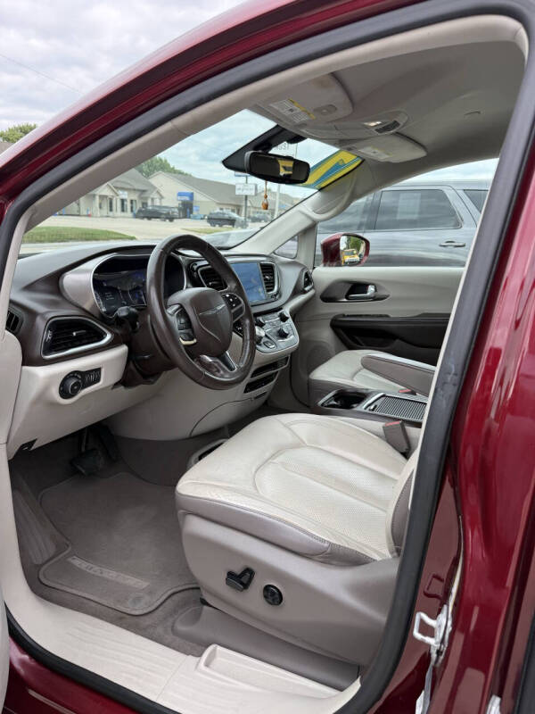 2017 Chrysler Pacifica Touring-L Plus
