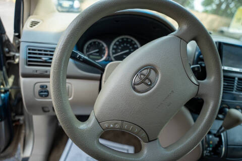 2005 Toyota Sienna LE 7 Passenger