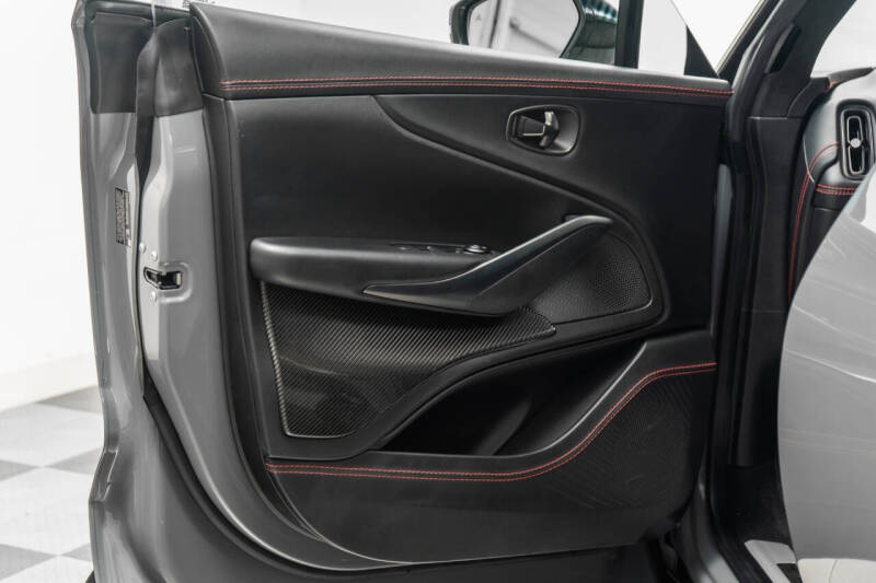 2022 Aston Martin DBX