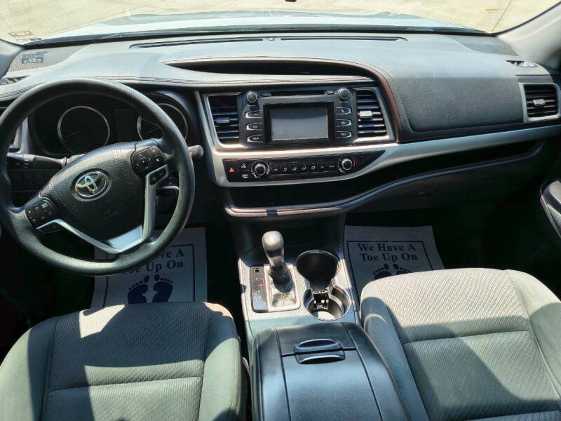 2017 Toyota Highlander LE