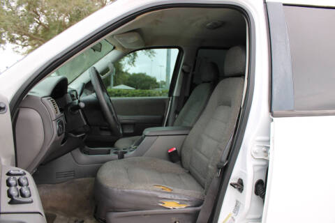 2004 Ford Explorer XLS