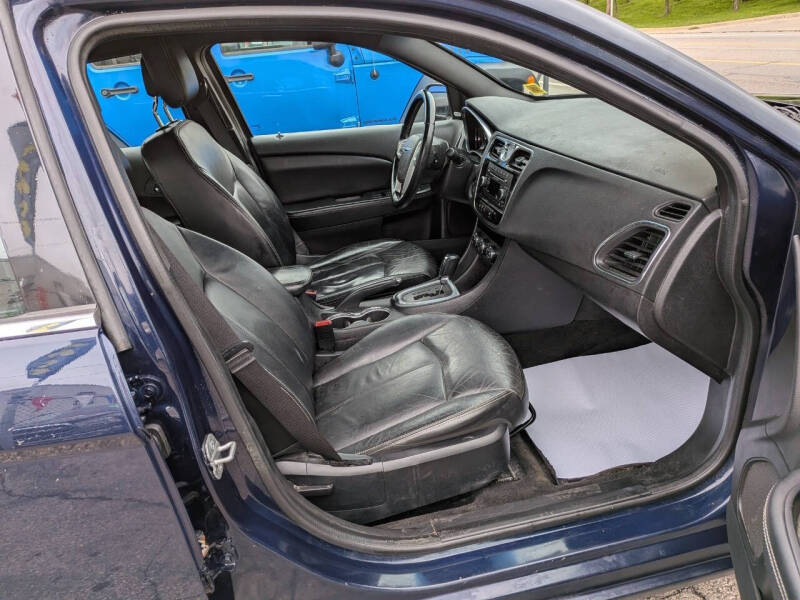2014 Chrysler 200 Limited