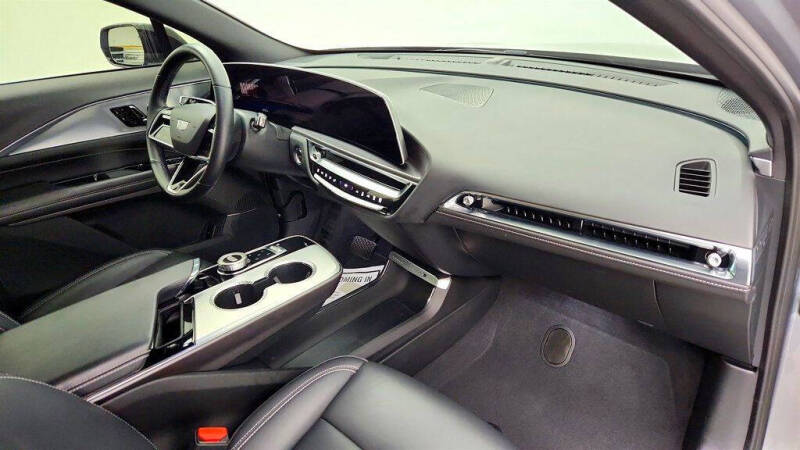 2024 Cadillac LYRIQ Tech