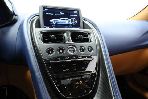 2023 Aston Martin DBS
