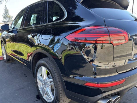 2017 Porsche Cayenne S E-Hybrid