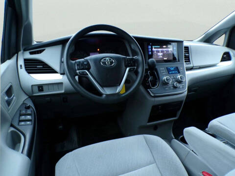 2017 Toyota Sienna LE 7-Passenger
