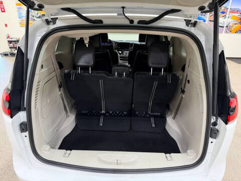 2023 Chrysler Pacifica Plug-In Hybrid Touring L