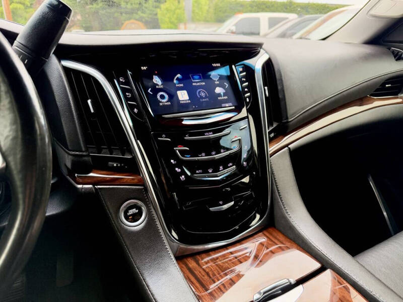 2016 Cadillac Escalade Luxury Collection