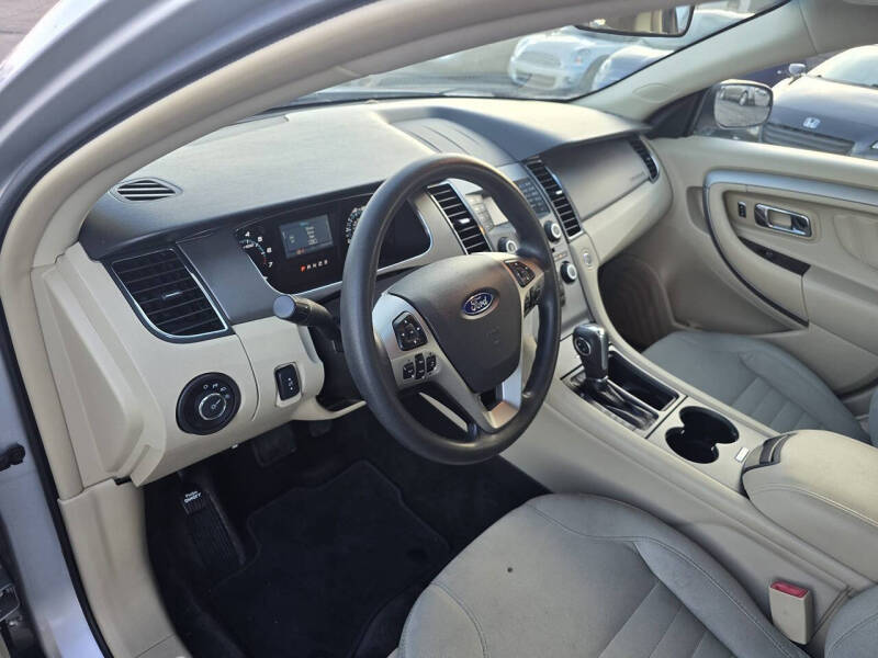 2016 Ford Taurus SE