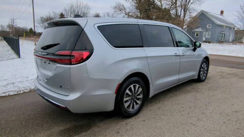 2023 Chrysler Pacifica Plug-In Hybrid Touring L