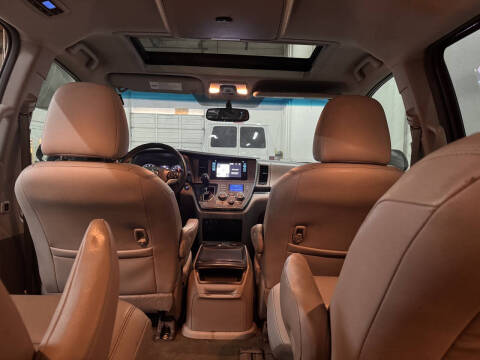 2016 Toyota Sienna XLE Premium 8-Passenger