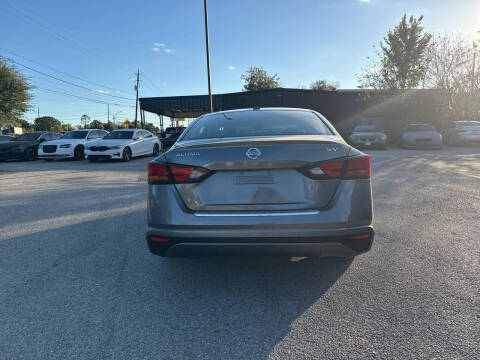 2022 Nissan Altima 2.5 SV