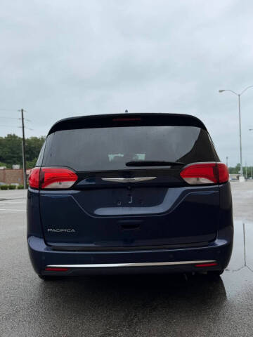 2017 Chrysler Pacifica Touring-L Plus