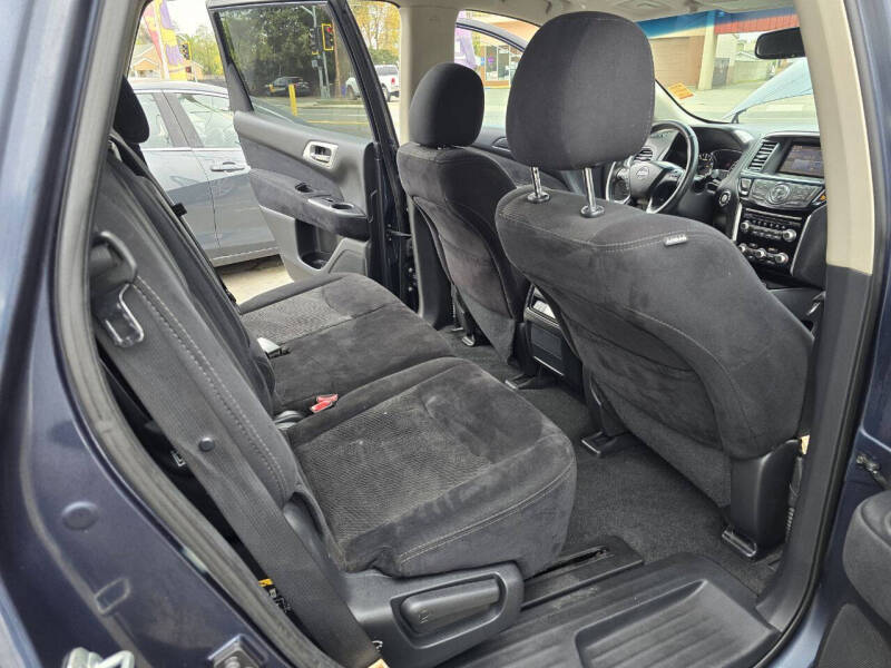 2016 Nissan Pathfinder SV