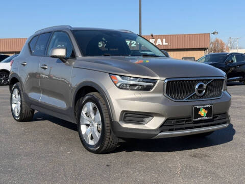 2022 Volvo XC40 T5 Momentum