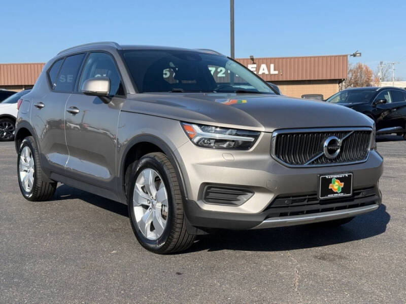 2022 Volvo XC40 T5 Momentum