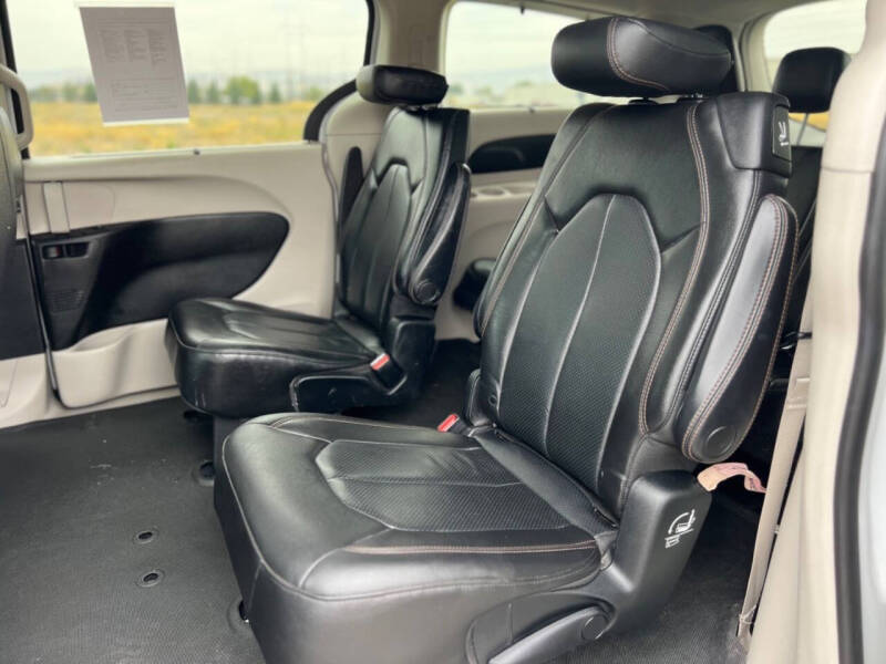 2017 Chrysler Pacifica Touring-L Plus