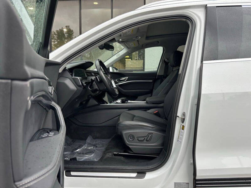 2024 Audi Q8 e-tron quattro Premium Plus