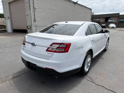 2018 Ford Taurus SE