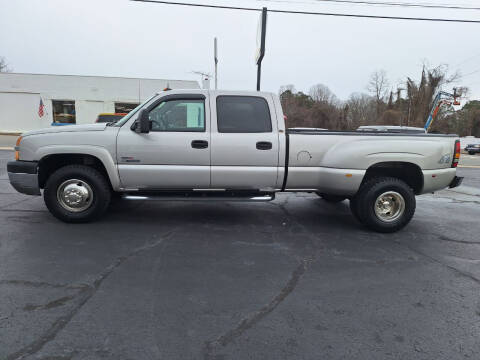 2004 Chevrolet Silverado 3500 for sale at G AND J MOTORS in Elkin NC