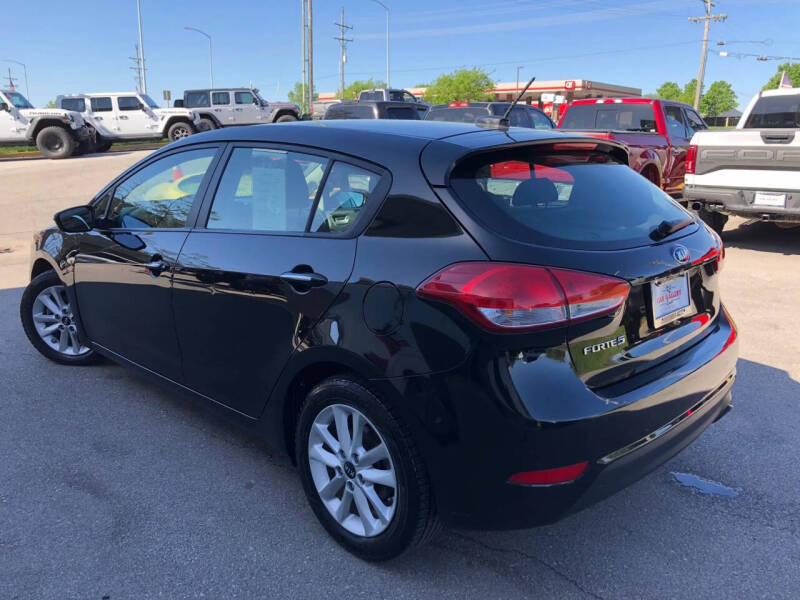 2017 Kia Forte5 LX