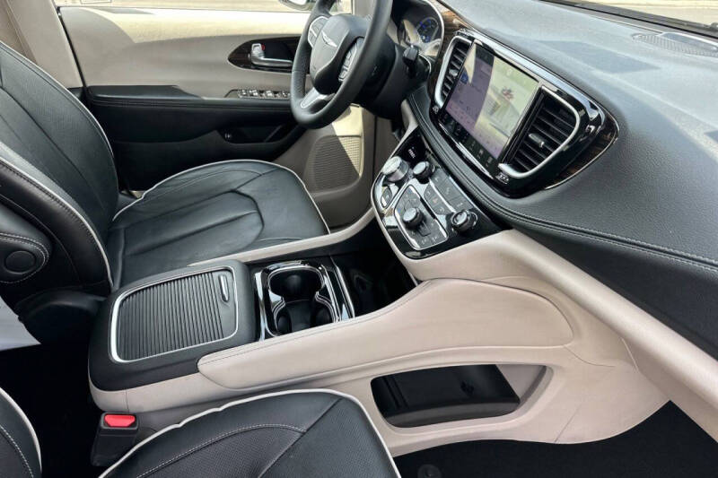 2023 Chrysler Pacifica Plug-In Hybrid Limited