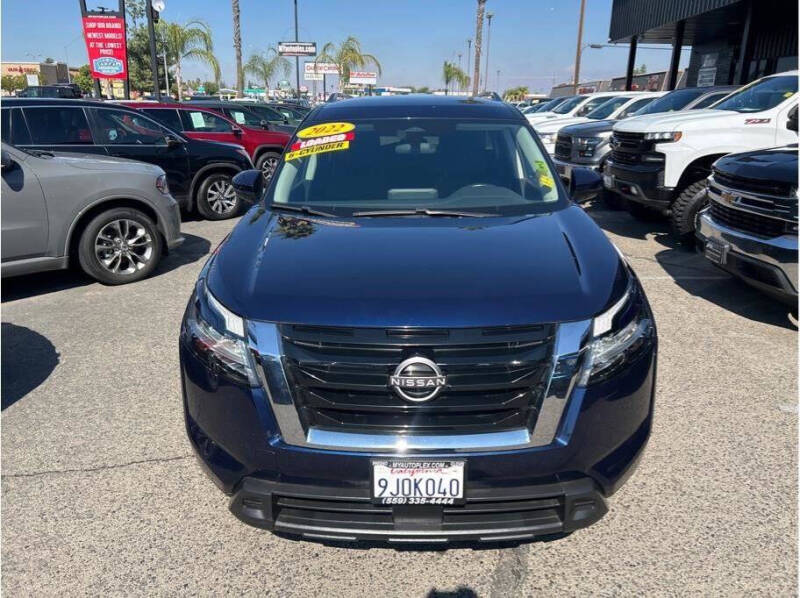 2022 Nissan Pathfinder SV